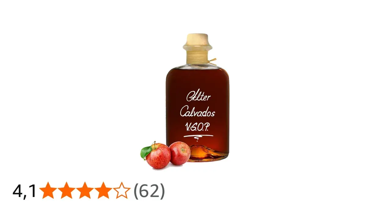 Flasche Calvados, einem Apfelbrand, mit zwei Äpfeln daneben. Der Aufdruck "Alter Calvados V.S.O.P." verrät, aus was Calvados besteht: Äpfel.