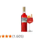 Campari-Flasche und ein Glas mit dem charakteristischen Campari-Geschmack, garniert mit einer Orangenschale.