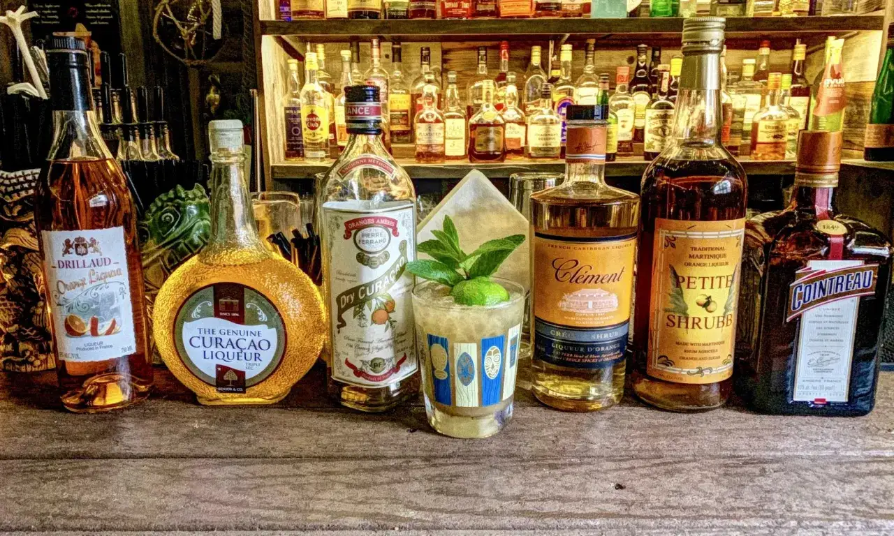 Orangenschnaps-Vielfalt: Drillaud, Senior & Co., Pierre Ferrand, Petite Shrubb und Clément als Cointreau-Alternativen.